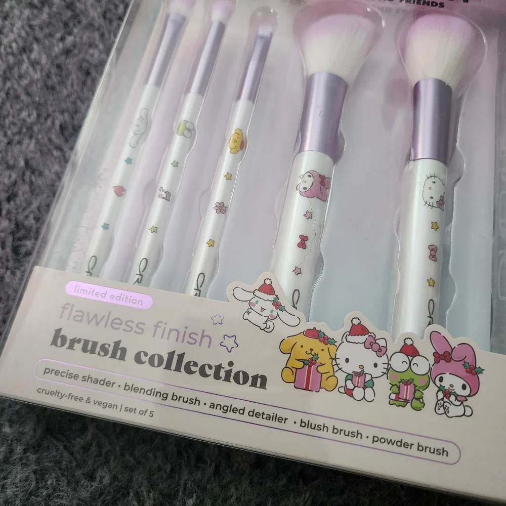 Hello Kitty X The Crème Shop Makeup Brush Collection